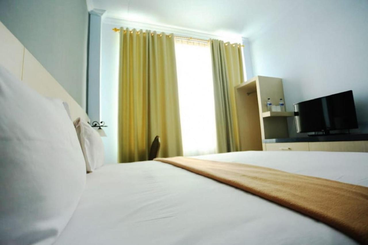 Urbanview Hotel Mulia Indah Palopo Dış mekan fotoğraf