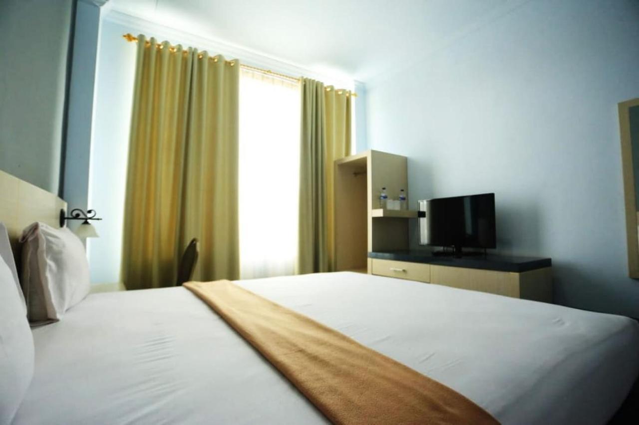Urbanview Hotel Mulia Indah Palopo Dış mekan fotoğraf