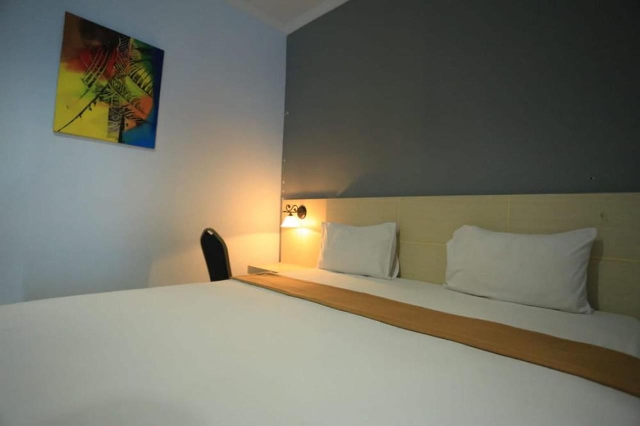 Urbanview Hotel Mulia Indah Palopo Dış mekan fotoğraf
