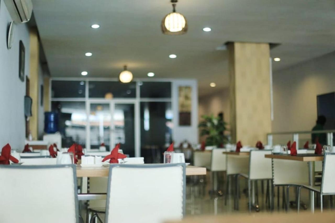 Urbanview Hotel Mulia Indah Palopo Dış mekan fotoğraf